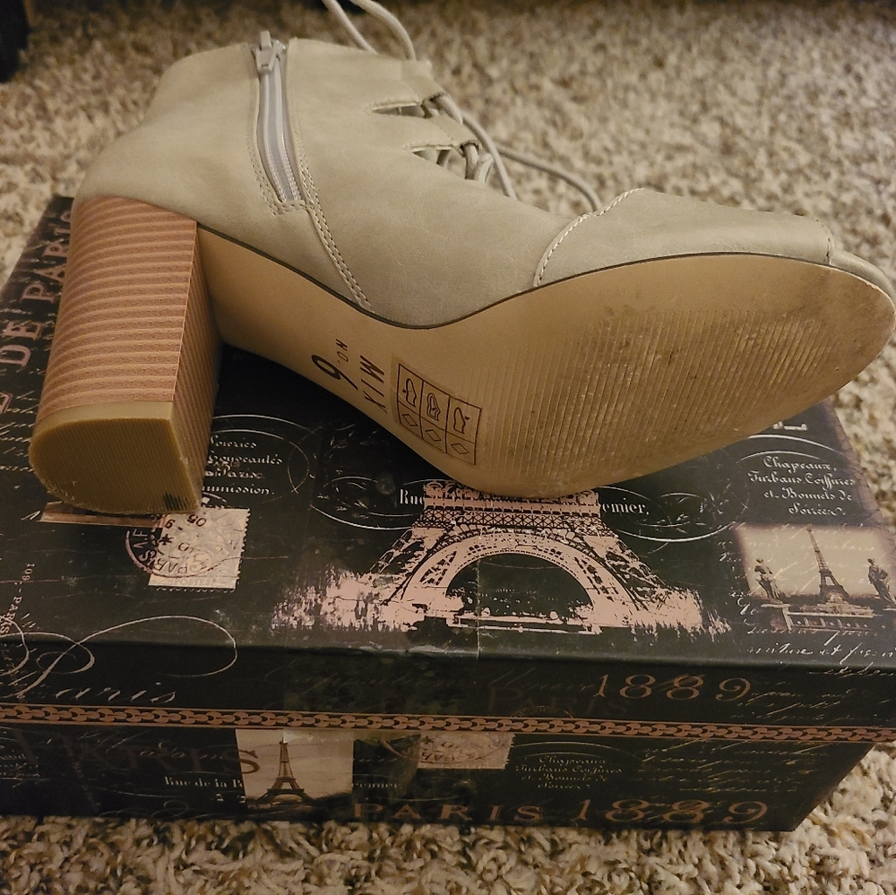 Heel - Picture 3 of 7